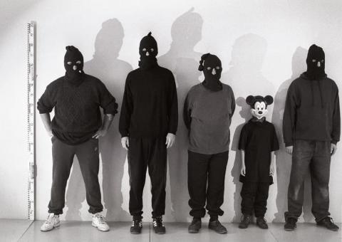 Mickey Mouse, sospechoso - Premio Curuxa en Fotografía, Museo del Humor de Fene 1997© O Sekoer