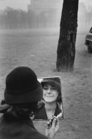 Paris, 1958 © Elliott Erwitt - Magnum Photos.jpg